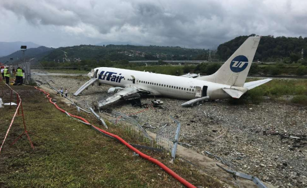 Самолет выкатился за пределы ВВП в аэропорту Сочи (01.09.2018)